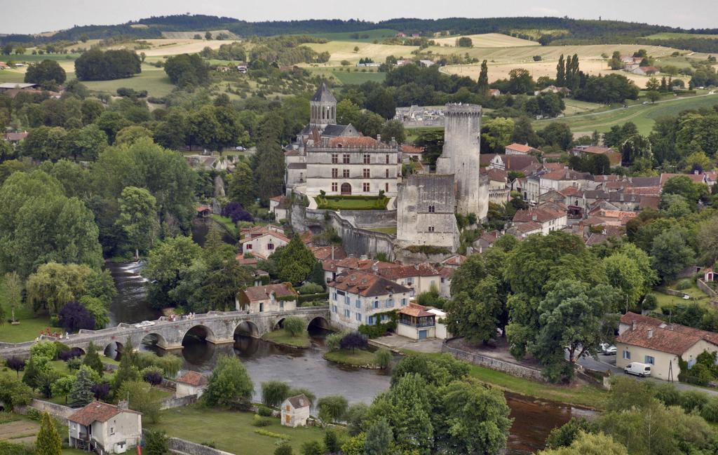 Hostellerie Les Griffons Bourdeilles Exterior photo