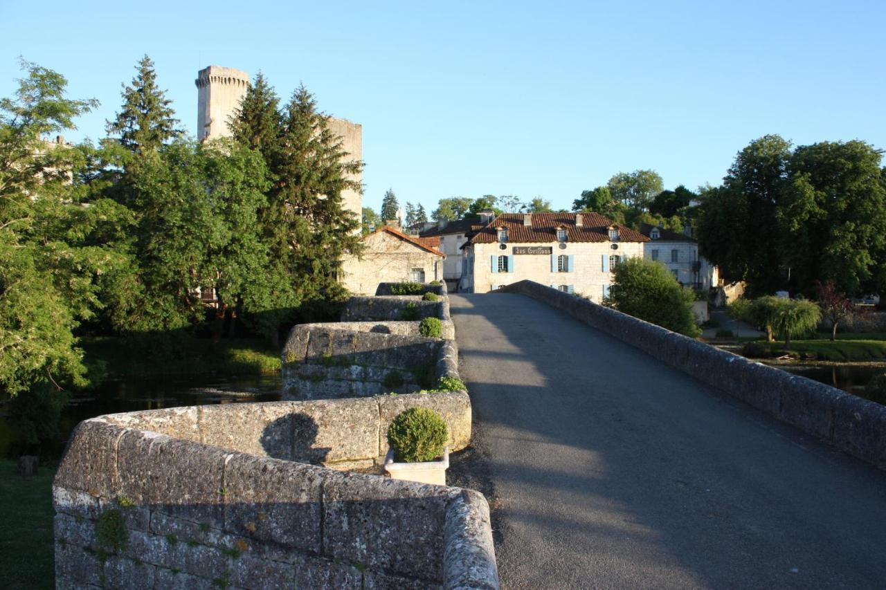 Hostellerie Les Griffons Bourdeilles Exterior photo